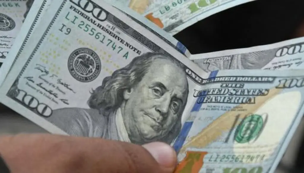 Imagen Peso gana en martes ¿En cuánto venden el dólar?