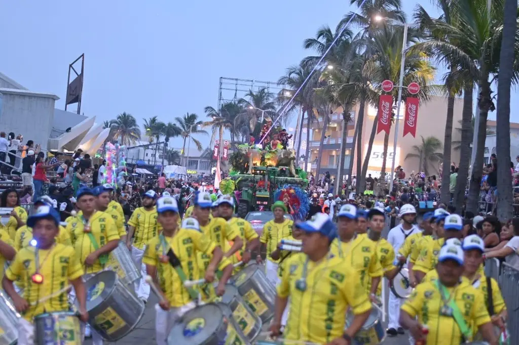 Imagen Cambian horario de último desfile del Carnaval de Veracruz