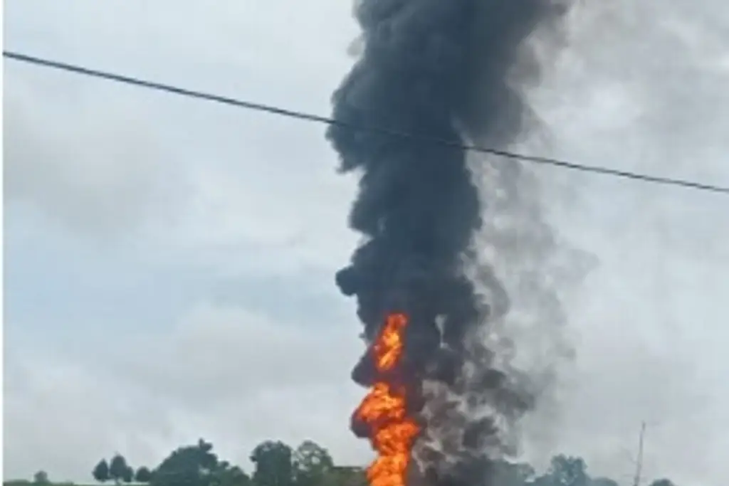 Se incendia pipa en el libramiento Xalapa–Perote a la altura de Chiltoyac (video)