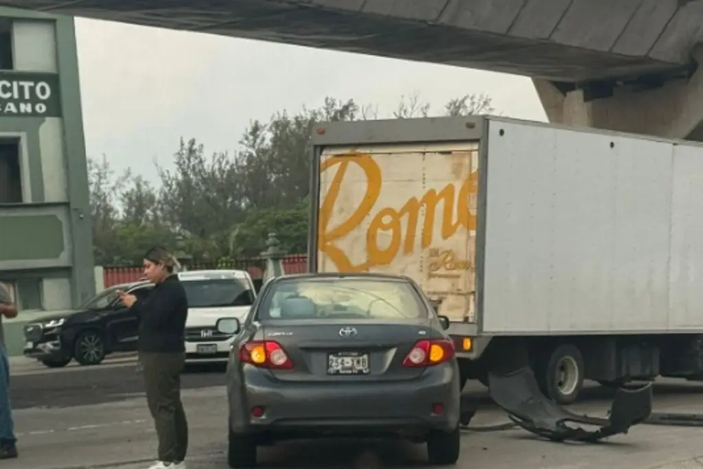 Imagen Chocan frente al cuartel de La Boticaria, en Veracruz