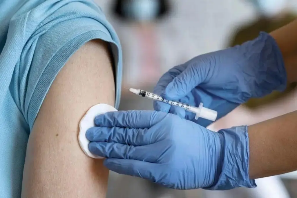 Vacunación invernal contra la influenza y Covid-19 comenzará en octubre