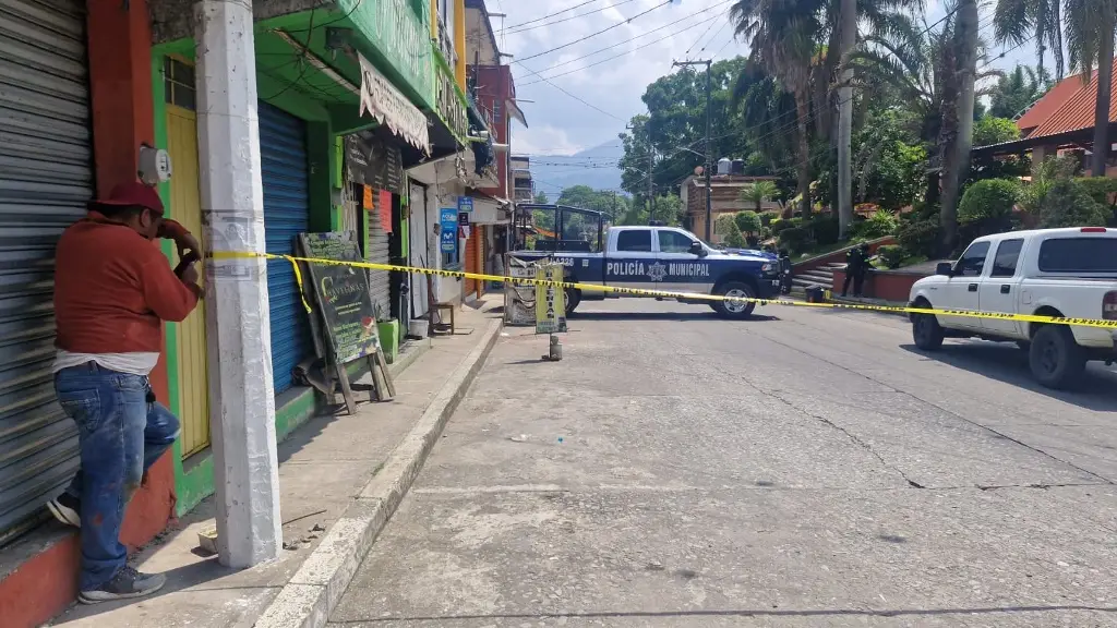 Ataque armado en local de comida en Córdoba deja un hombre muerto y una mujer herida