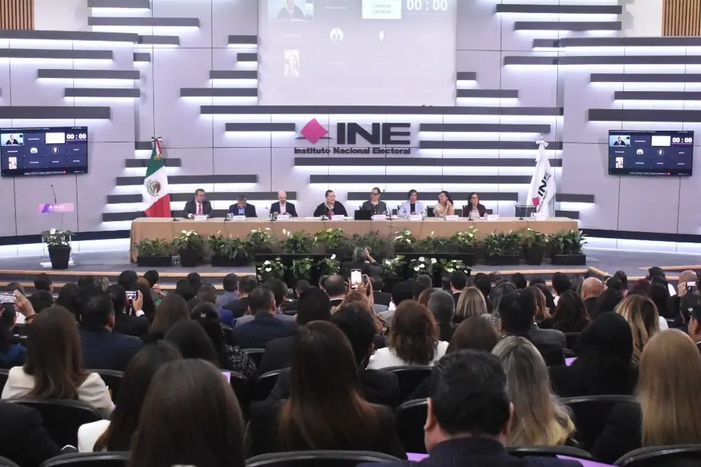 Imagen Entrega INE constancias de mayoría a ganadores de magistraturas de Circuito y juzgados de Distrito 