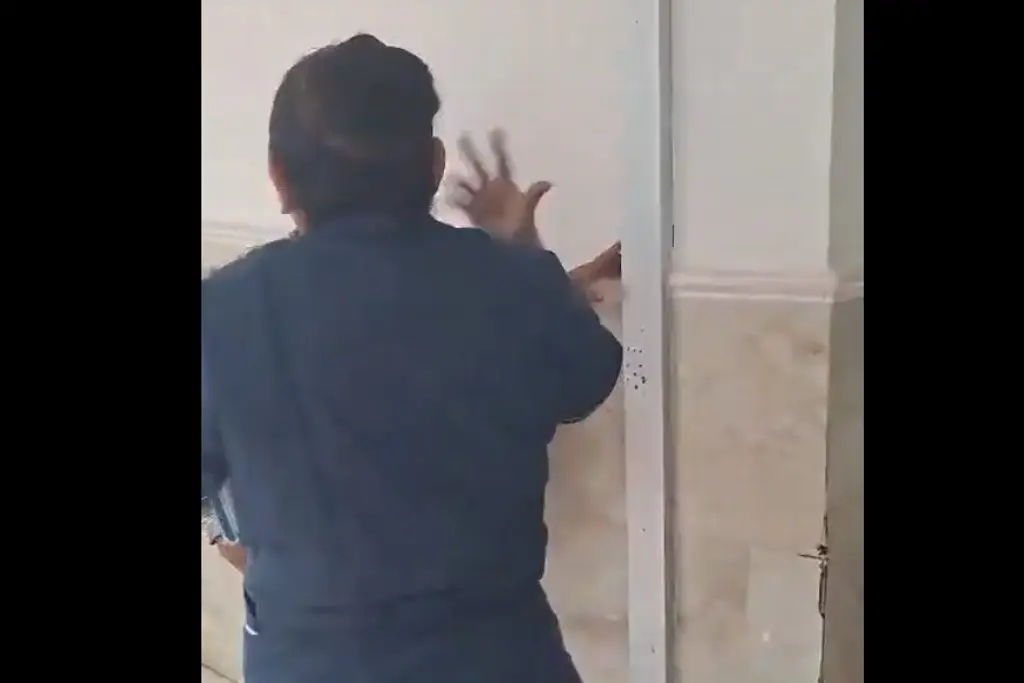 Imagen Empleada del IMSS-Bienestar en Veracruz golpea a familiar de paciente; el instituto respondió