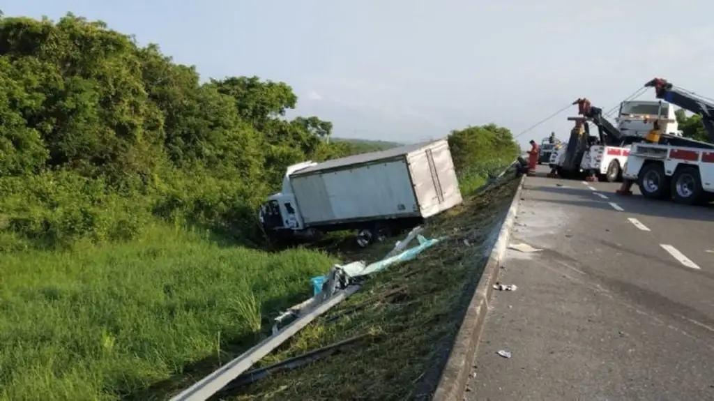 Imagen Accidente en Tuxpan: mueren dos veracruzanos que regresaban de EU 