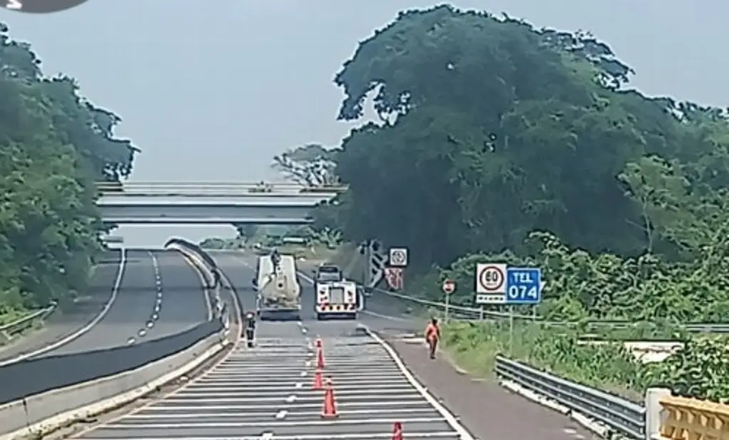 Imagen Tras atención de accidente, reabren la autopista Isla - La Tinaja
