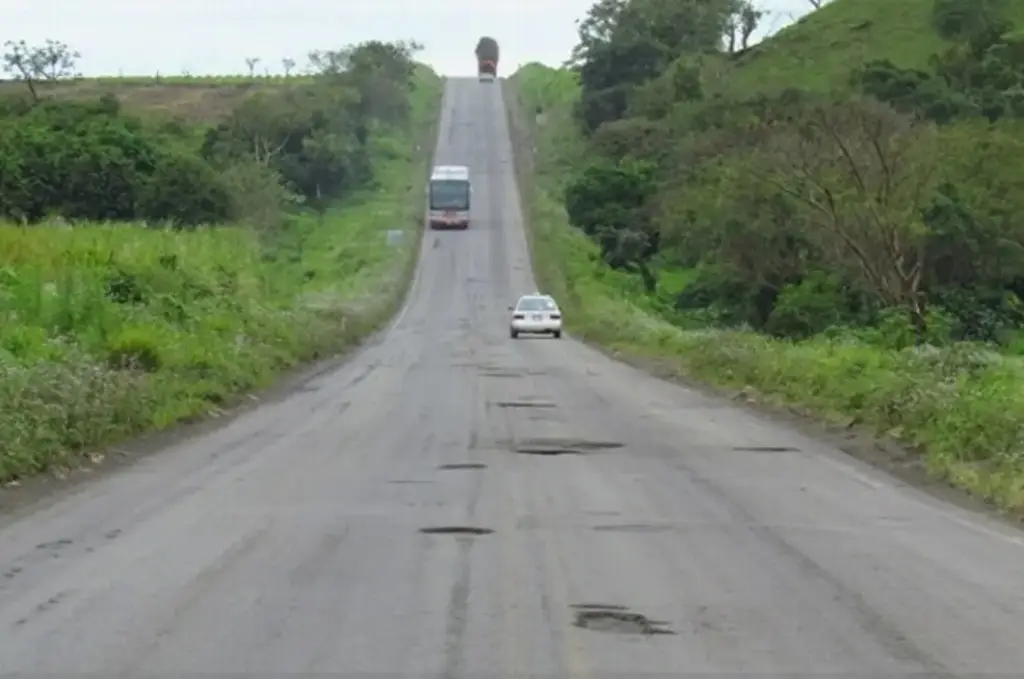Imagen Pone Nahle plazo a SIOP, señala que urge reparar las carreteras 