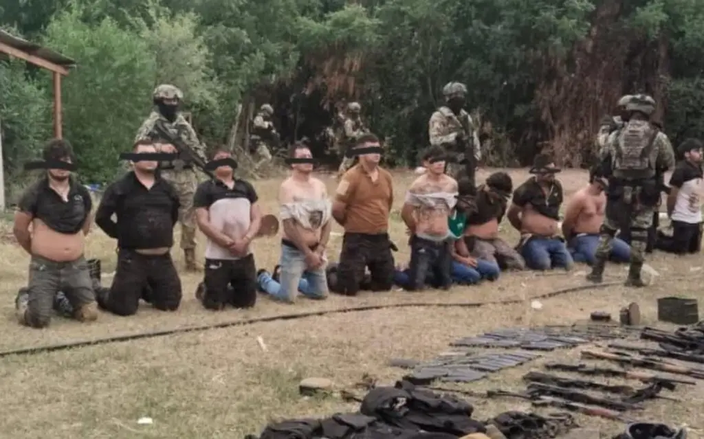 Imagen Detienen a 11 presuntos delincuentes ligados a hijos de 'El Mayo' Zambada en Sinaloa 