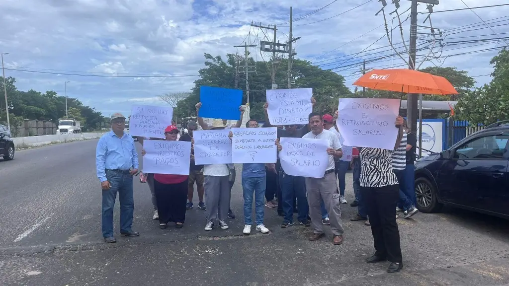 Imagen Personal del ITBOCA se manifiestan por falta de pago de prestaciones