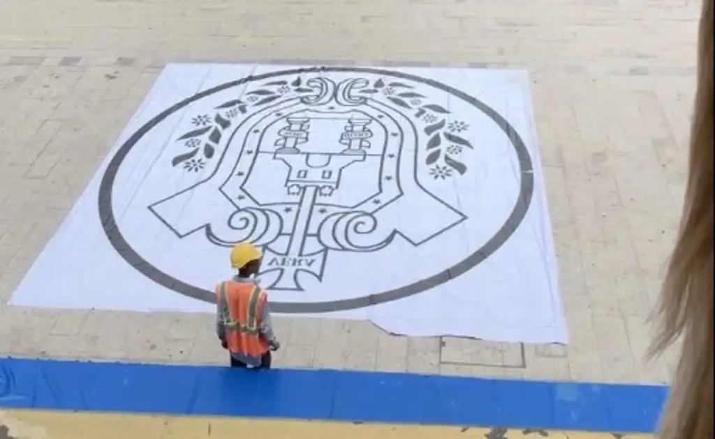 Imagen Grabarán escudo de Veracruz en el zócalo