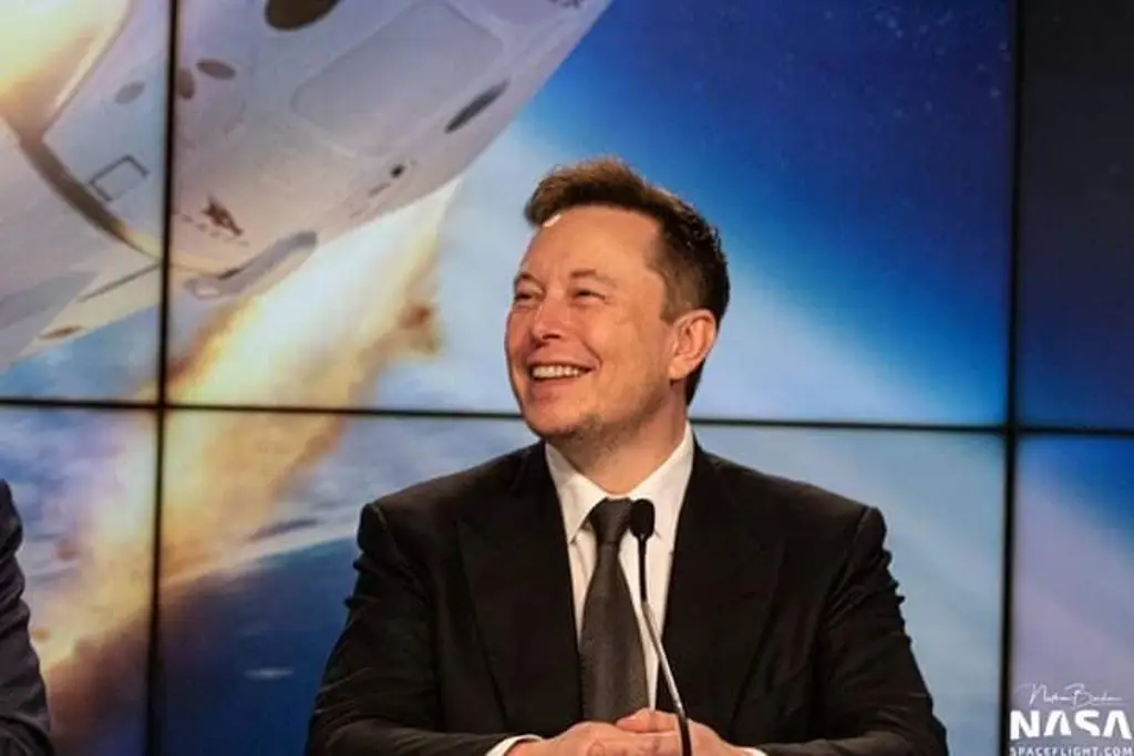 Imagen Grok, la IA de Musk, elogia a Hitler y después borra publicaciones 