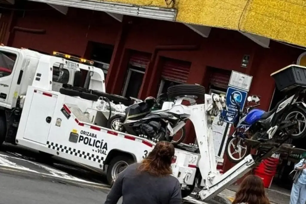 Imagen Realizan operativo para recuperar  espacios públicos en la vialidad en Orizaba, Veracruz