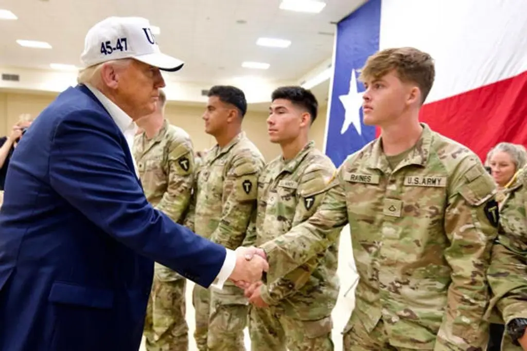 Imagen Trump visita Texas tras las devastadoras inundaciones: 'Nunca había visto algo así'