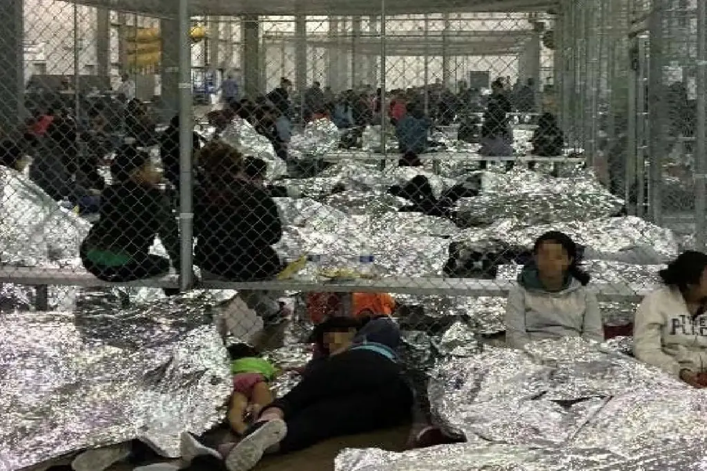 Imagen Legisladores denuncian que hay 750 migrantes en jaulas en el 'Alligator Alcatraz' de EU