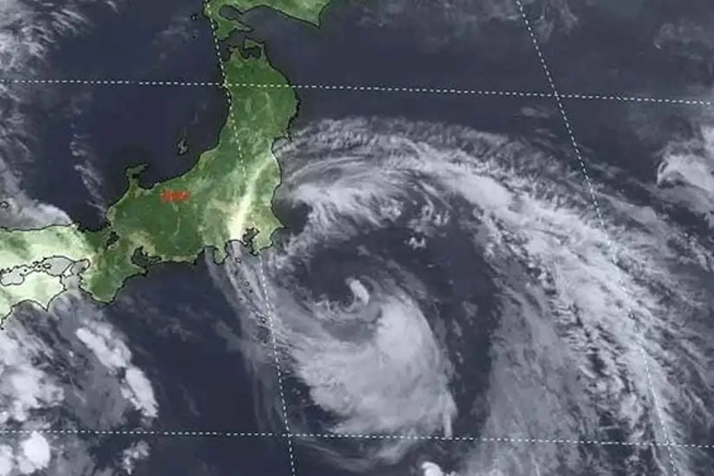 Imagen Tormenta tropical Nari toca tierra en Japón con fuertes lluvias