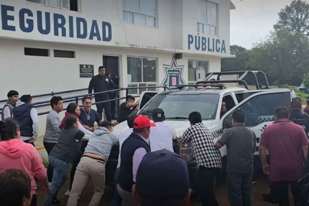 Imagen Intentan robar transporte público y ciudadanos furiosos los capturan en Tlaxcala (+Video)
