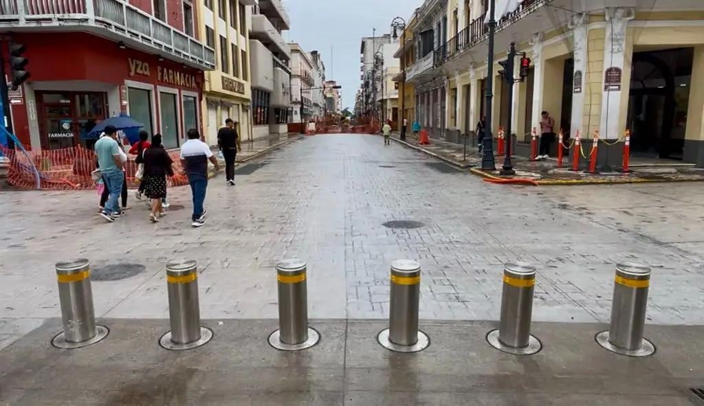 Imagen Bajarán bolardos y abrirán al peatón este tramo de Independencia en Veracruz