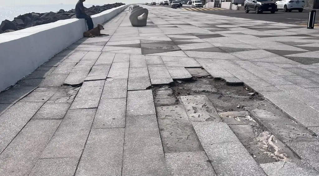 Imagen Reportan nuevo socavón en bulevar Ávila Camacho de Boca del Río