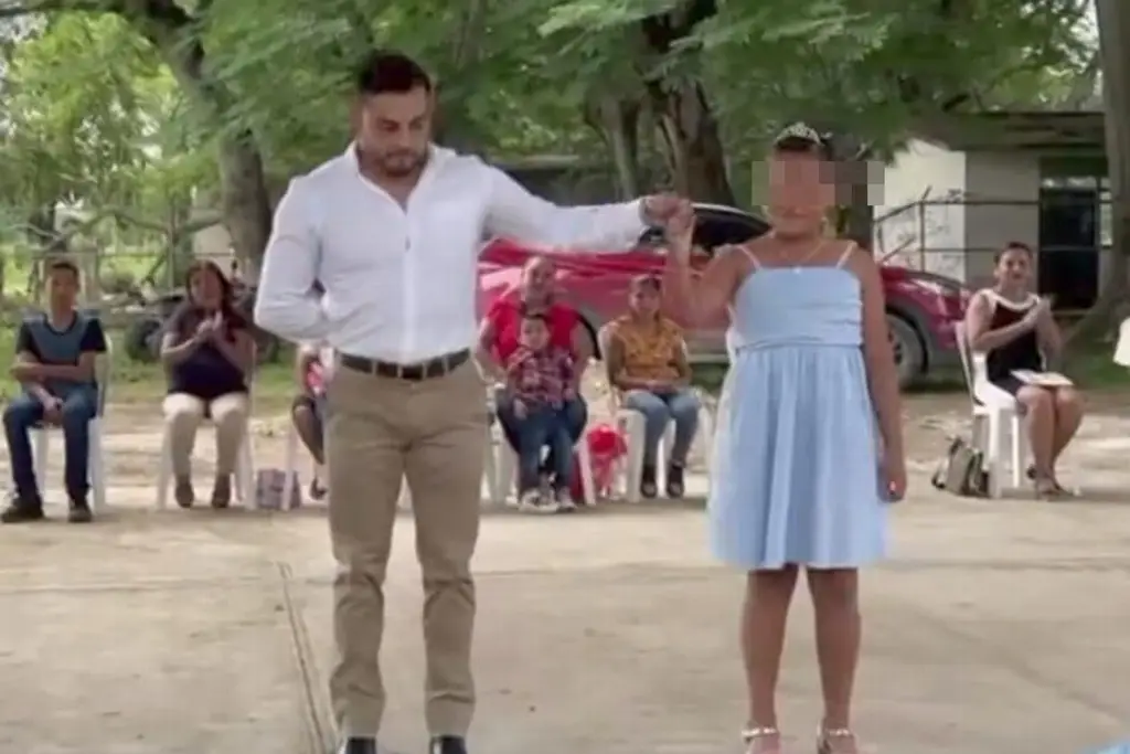 Imagen Conmueve maestro bailando el vals con su única alumna graduada (VIDEO)