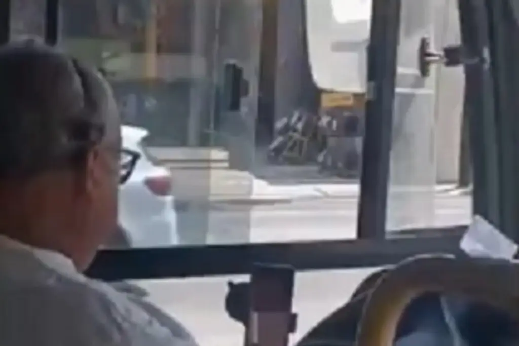 Imagen Captan a chofer de camión viendo videos XXX (+video)