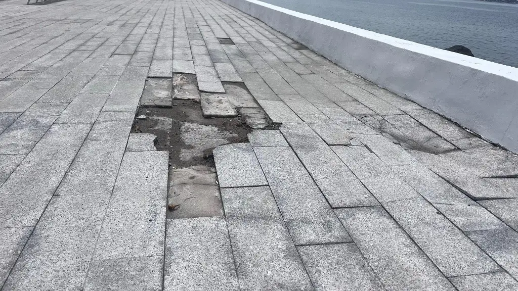 Imagen Reparan socavón en el bulevar de Boca del Río; habrá cierres viales 