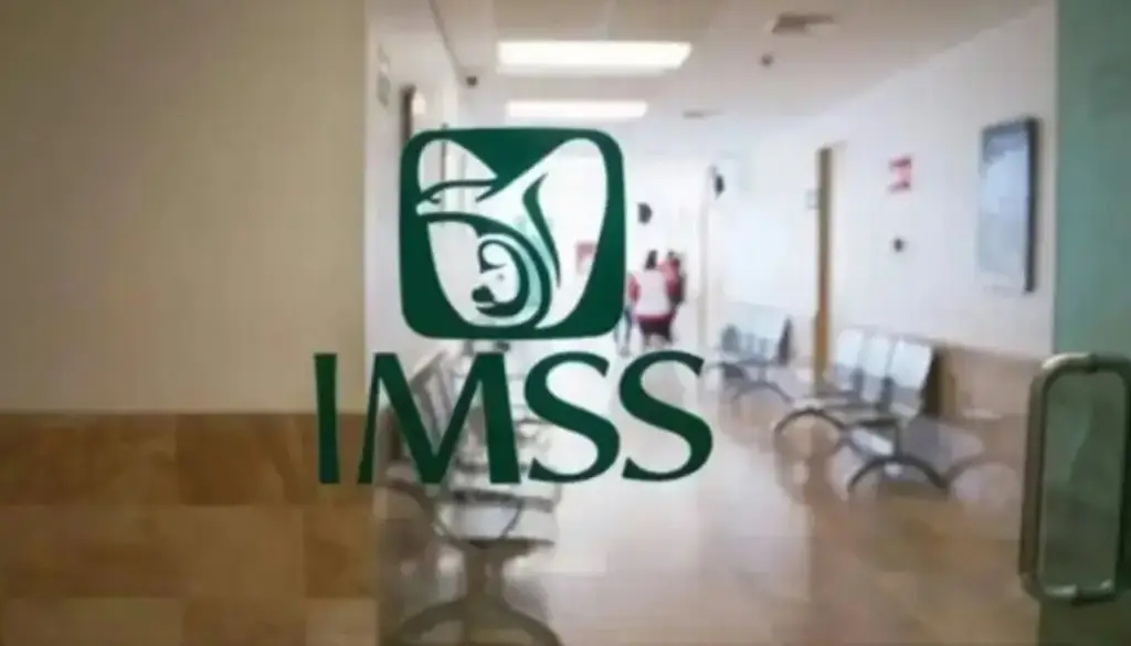 Imagen Realizan reparación de tubería dañada al interior de Hospital del IMSS de Veracruz 