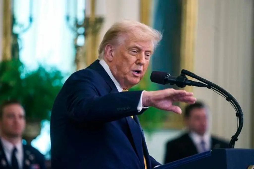 Imagen Trump ordena divulgar el testimonio del gran jurado que acusó formalmente a Epstein
