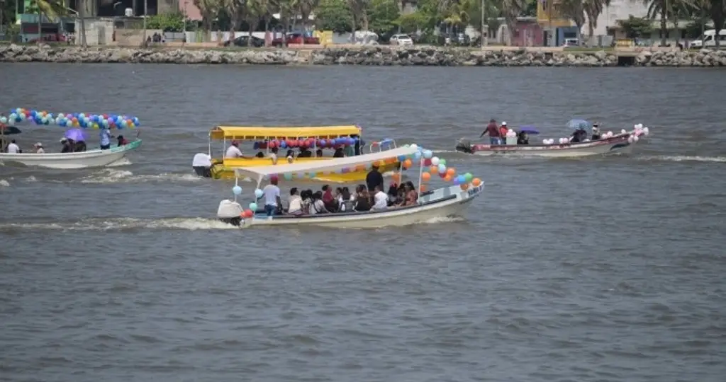 Imagen Embarcaciones de Coatzacoalcos y Villa Allende rinden homenaje a la Virgen del Carmen