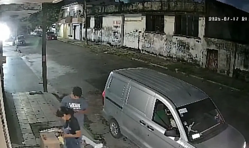Imagen Despojan de camioneta a repartidores de paquetes en Veracruz (+Video)