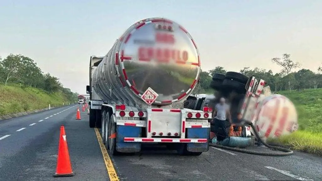 Imagen Reportan cierre vial por accidente en esta carretera de Veracruz