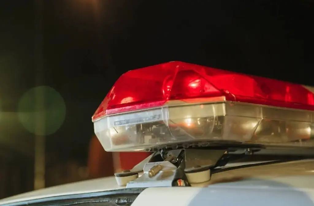 Imagen Vuelca automóvil durante la madrugada en Boca del Río; conductor se habría quedado dormido