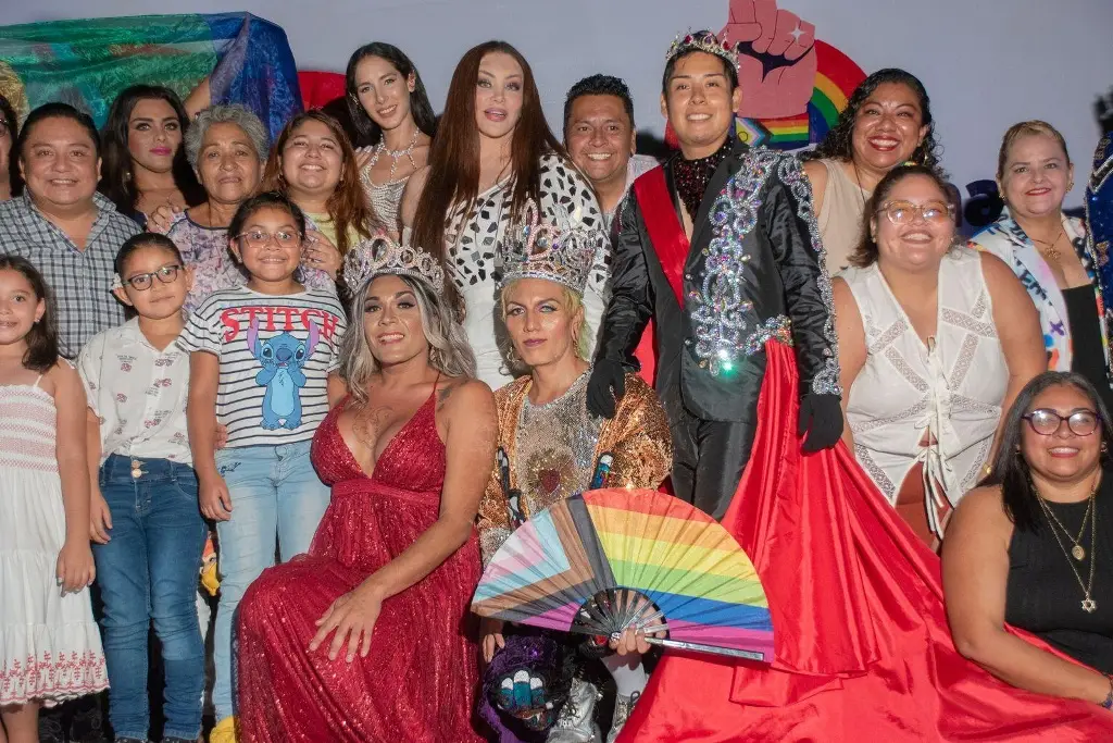 Imagen Coronan a los reyes de la 14va Marcha LGBTIQ+ Veracruz/Boca del Río