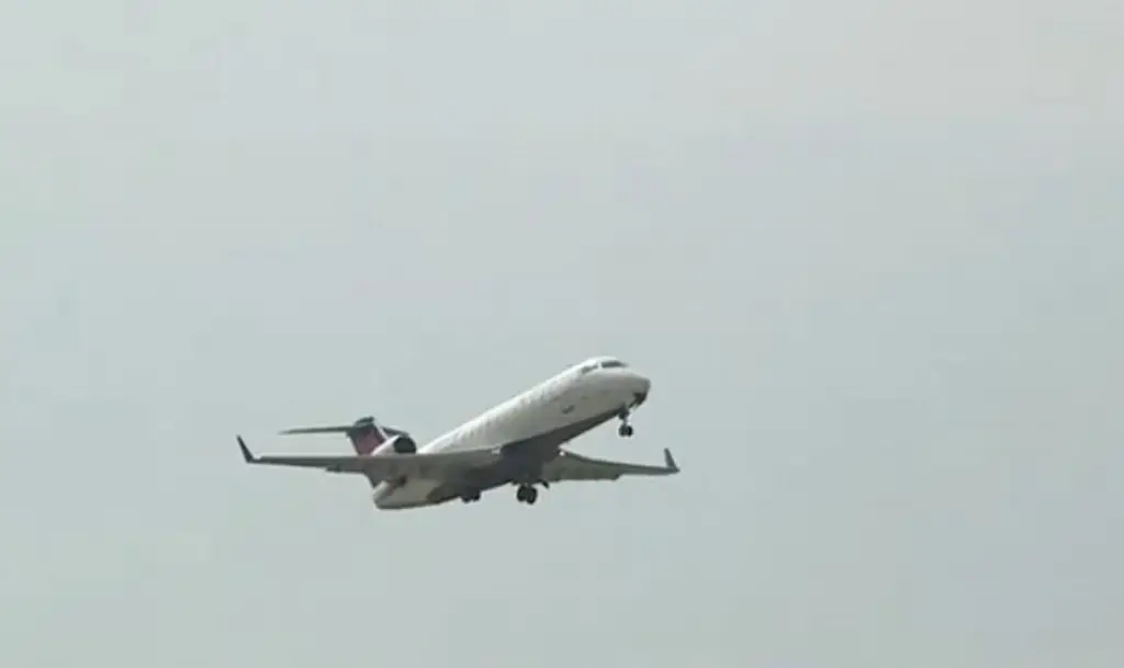 Imagen Vuelo de Delta maniobra para evitar choque con bombardero en EU (+Video)