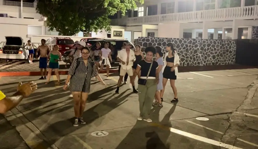 Imagen Turistas bailan Payaso de Rodeo en una funeraria de Veracruz (+ video)