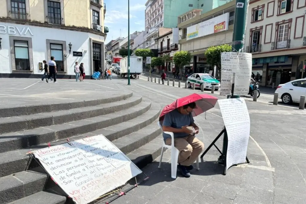 Imagen Ricardo regresa a Plaza Lerdo, niega acuerdo político y dice temer por su vida