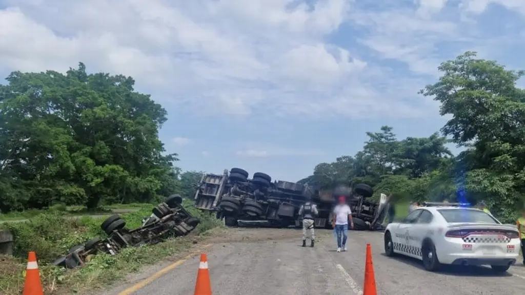 Imagen Hay cierre total de circulación en autopista de Veracruz; es por esta razón