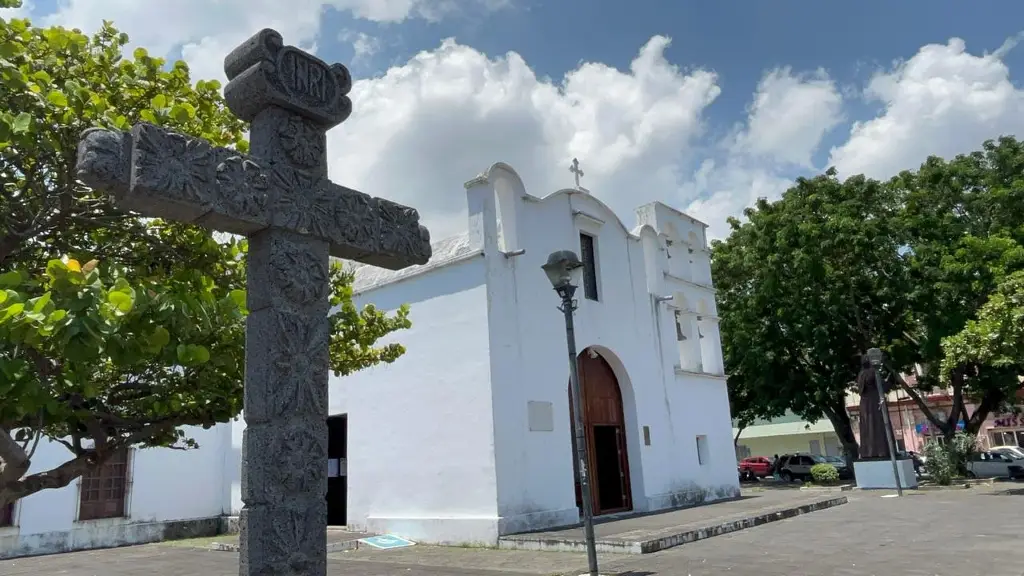 Imagen Un hombre con machete intenta agredir en la Iglesia del Cristo en Veracruz