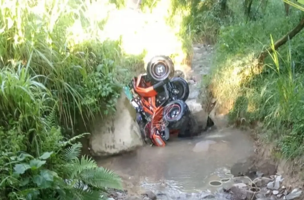 Imagen Mueren dos mujeres tras caer en cuatrimoto a un arroyo en Coscomatepec, Veracruz 