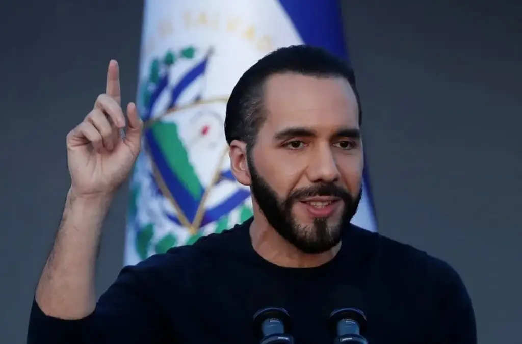 Imagen Casi 130 periodistas y activistas han huido de El Salvador por persecución de Bukele