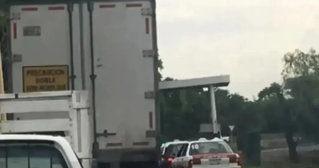 Imagen Hay cierre de circulación en autopista de Veracruz; es por esta razón 