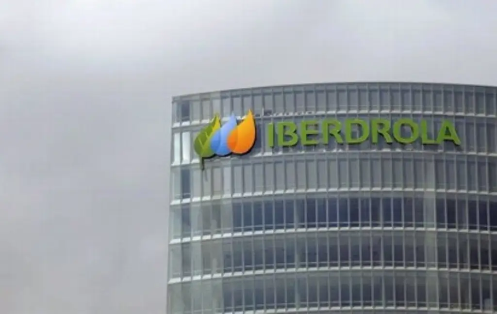 Imagen Iberdrola inicia salida de México; contrata a banco Barclays para vender 15 plantas renovables