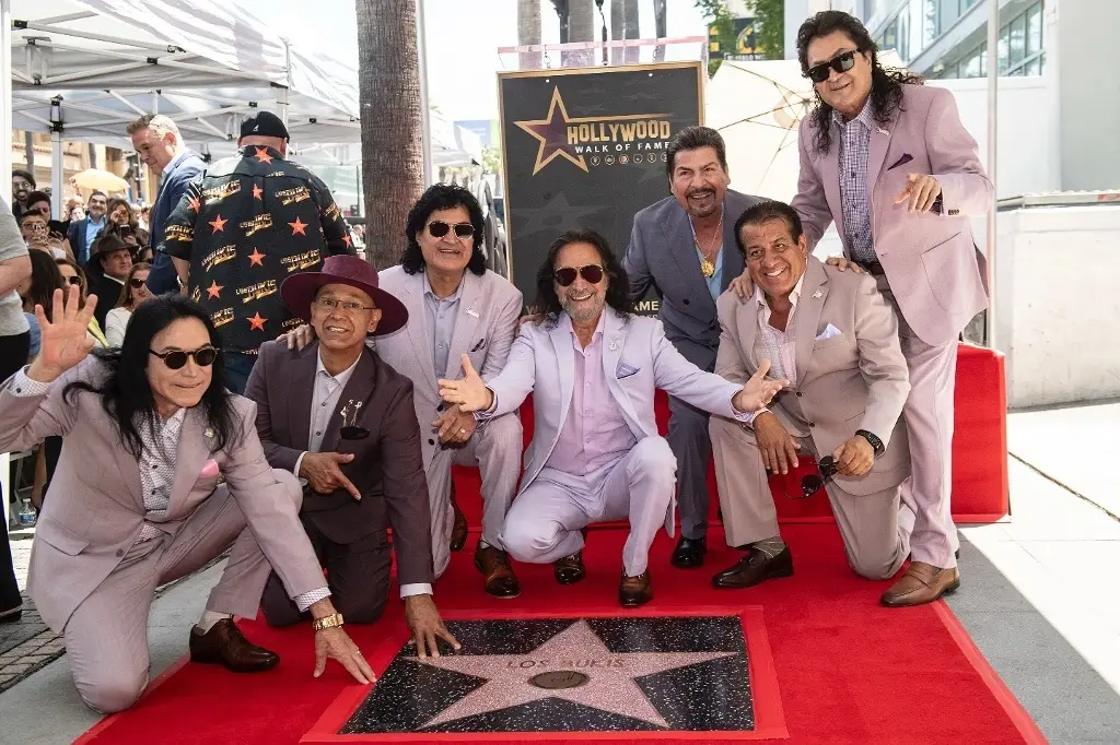 Imagen Los Bukis reciben una estrella en Hollywood dedicada a la comunidad inmigrante en EU