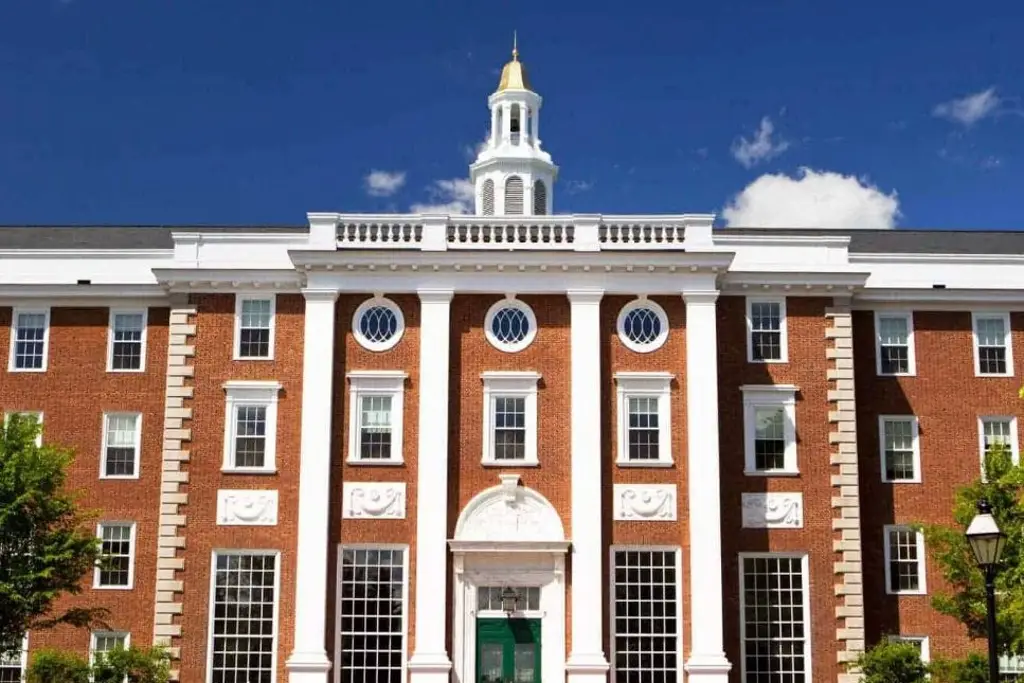 Imagen Universidad de Harvard cede ante Trump: cerrarán oficina de diversidad