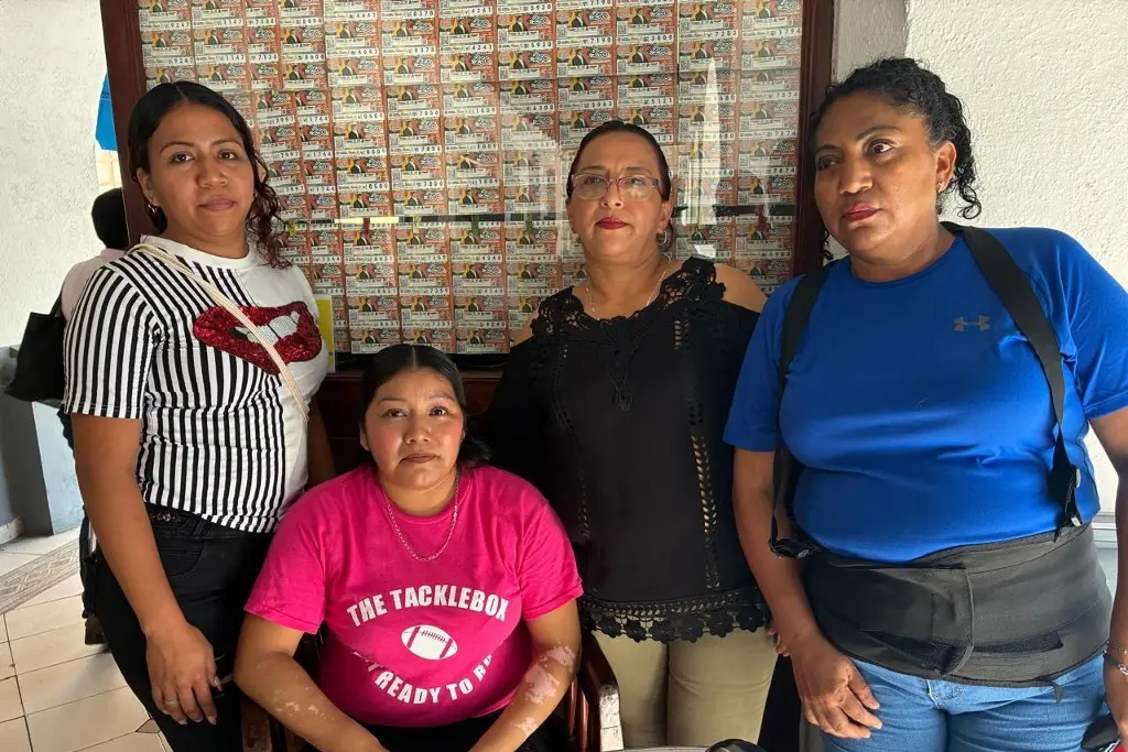 Imagen Esposas de taxistas en Veracruz piden tarifas 'justas'; dicen que ya no les alcanza