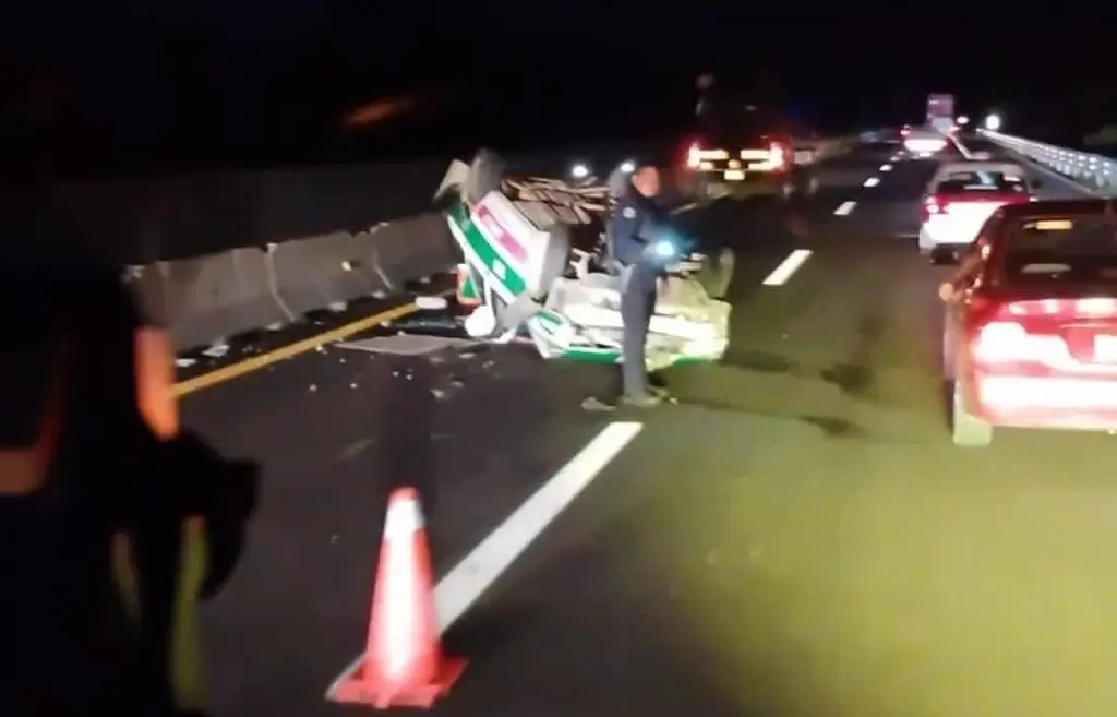 Imagen Cierre parcial por volcadura en autopista Cardel - Veracruz