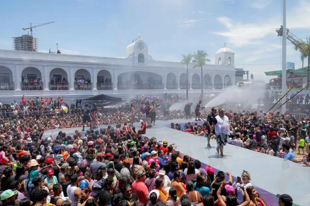 Imagen Santa Ana: Hoy tradicional baño, El Pulpo y sus teclados y Pepe Aguilar en Boca del Río