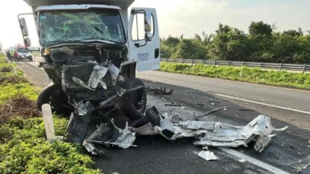 Imagen Informan cierre por accidente en entronque de esta carretera de Veracruz
