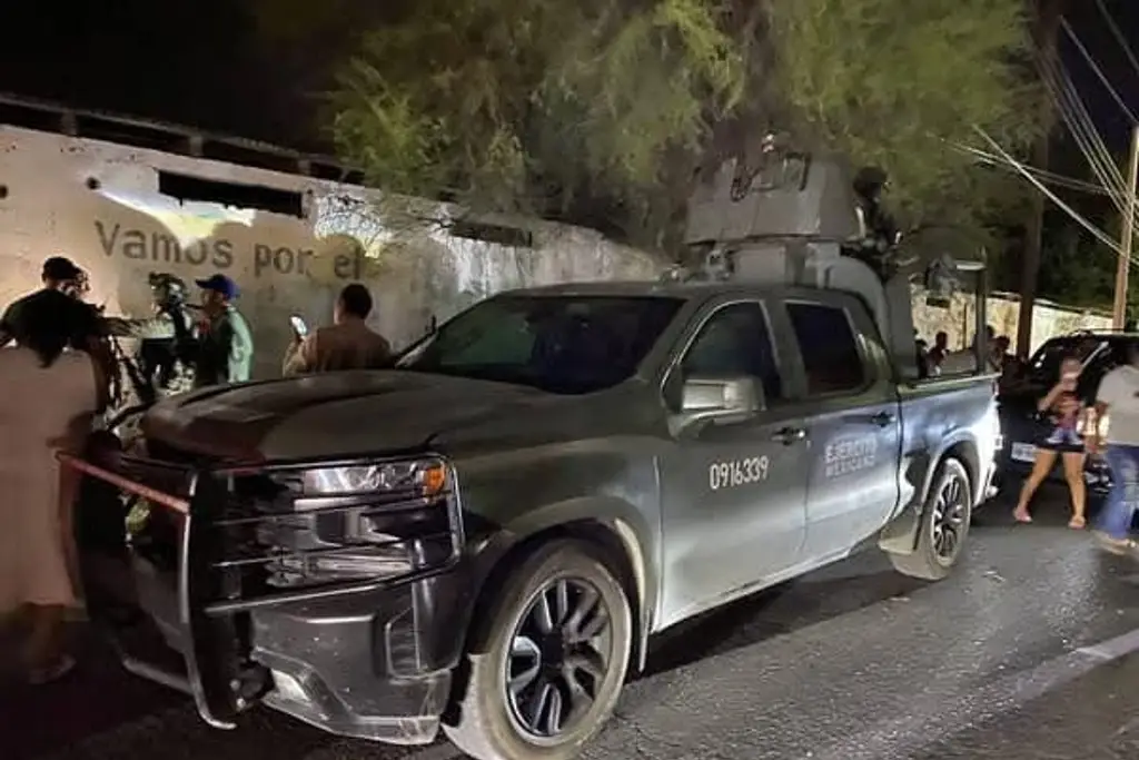 Imagen Acusan a presuntos militares de despojar de más de 50 mil pesos a jóvenes en Tamaulipas