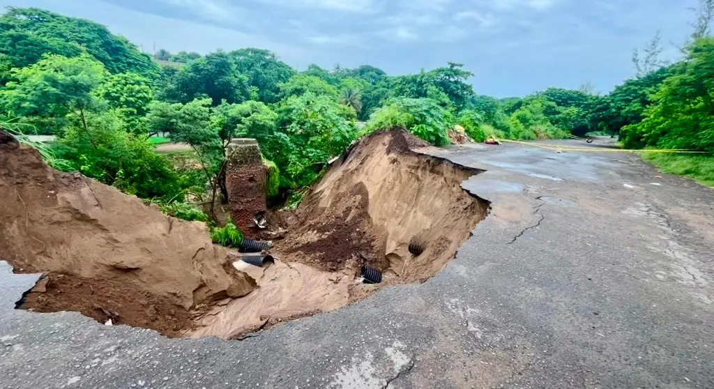 Imagen Deslave en la orilla del río provoca cierre de calles en Lomas de Río Medio III