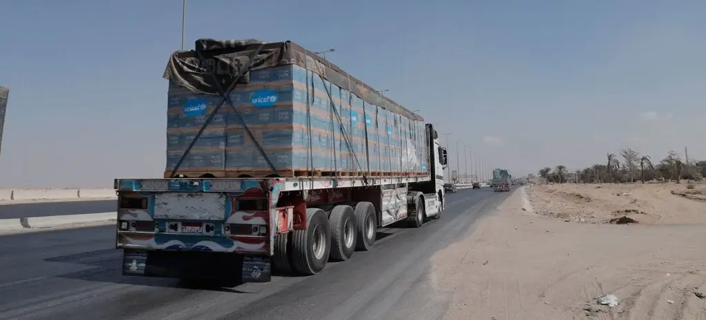 Imagen Entran 35 camiones de la ONU con comida a la franja de Gaza, tras ser retenidos por Israel